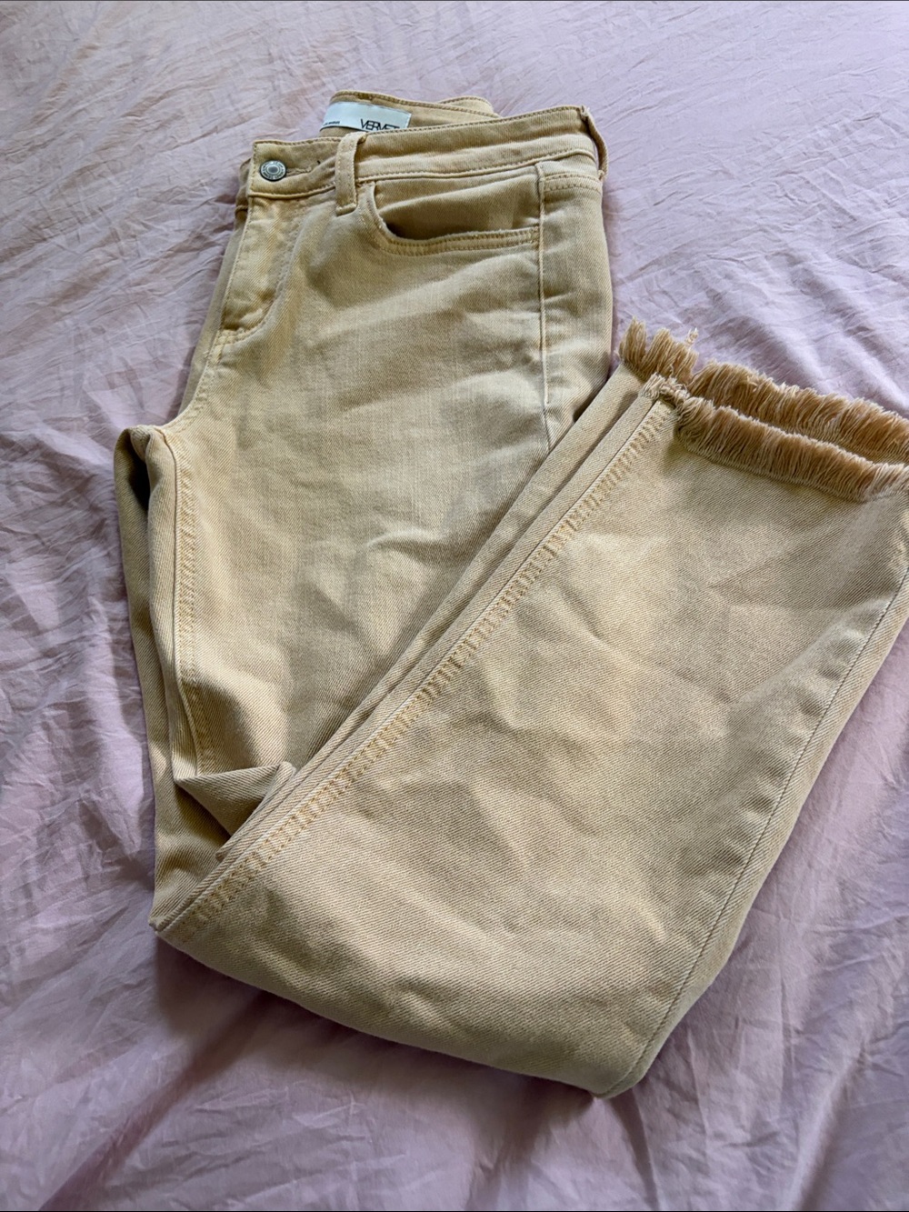 Vervet
Cropped frayed jeans